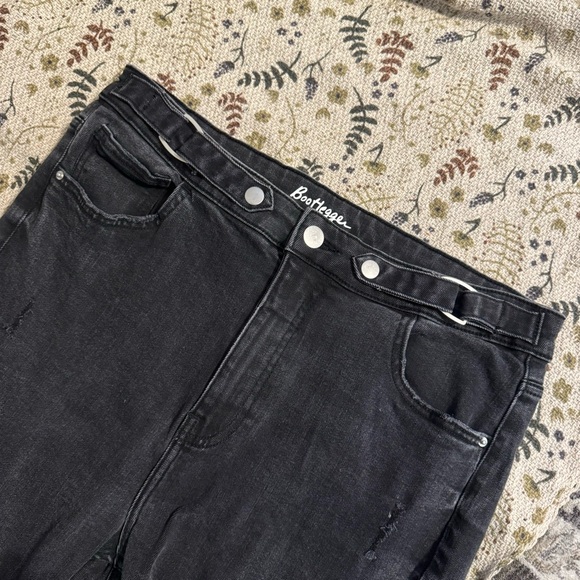 Bootlegger Thrifted Jeans, Size 32. - Picture 3 of 6